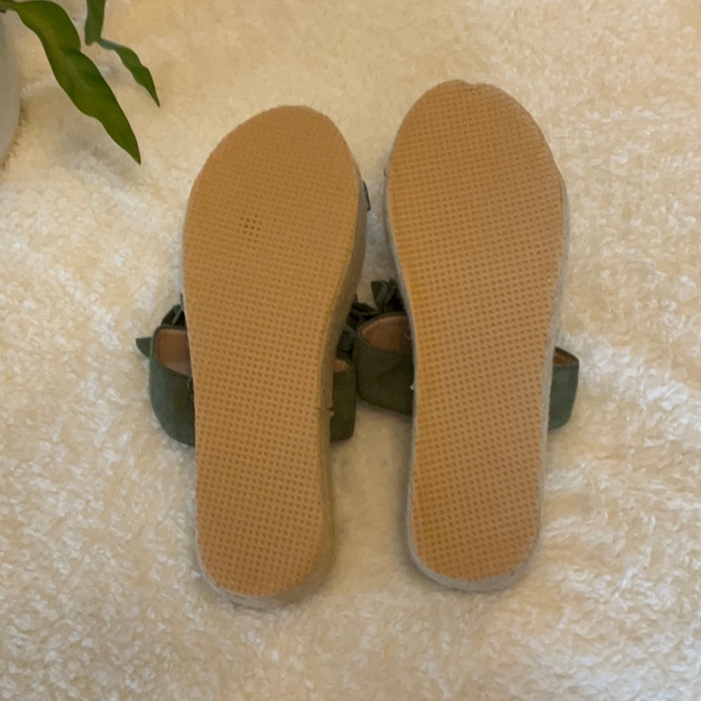 Flower Sandals - 8 - Picture 8 of 8